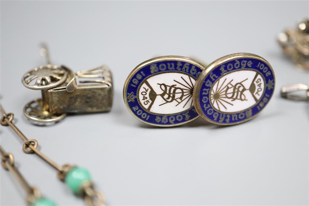 Mixed jewellery including ceramic scarab set filligree brooch, fob seal, cufflinks, garnet brooch etc.